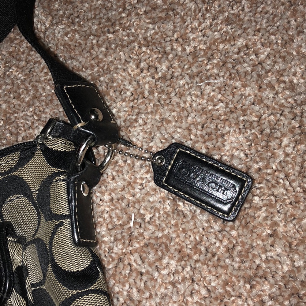 π
Authentic Coach Purse - Picture 4 of 5
